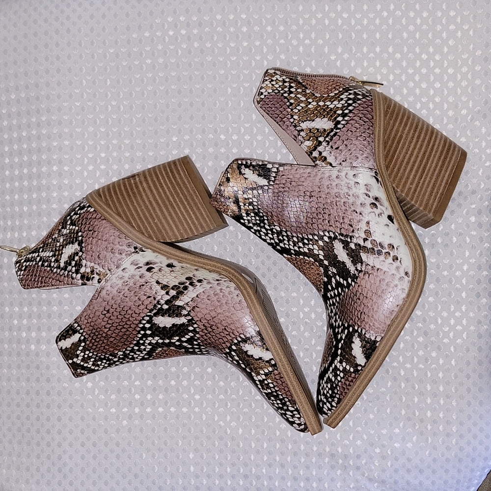 NWOT Vince Camuta  sz 9  booties   FINAL